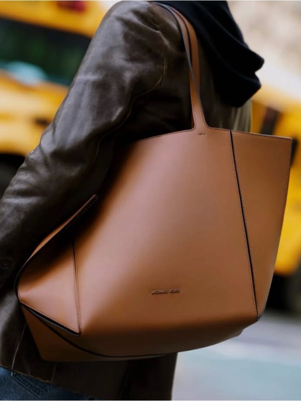 Michael Kors Jordi Luggage Leather Tote - Structured Everyday Bag - Picture 2 of 7